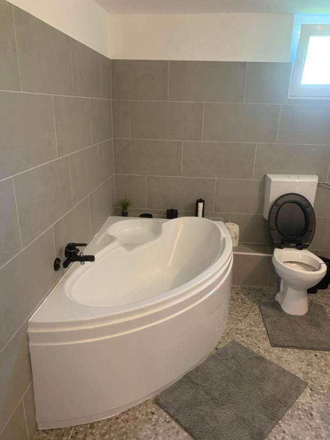 Dora Vendeghaz Apartment Летение Екстериор снимка
